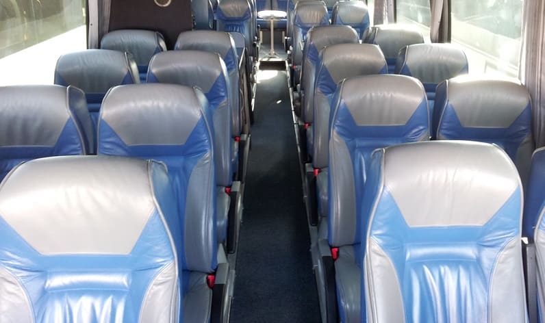 Portugal: Coaches hire in Área Metropolitana de Lisboa in Área Metropolitana de Lisboa and Sacavém